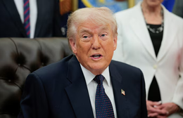 Ông Trump tạm dừng chiến dịch hỗ trợ tàu thuyền qua eo biển Hormuz