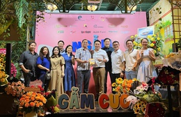 “Ngẫm cười” giữa đời đầy nghĩa thương đau