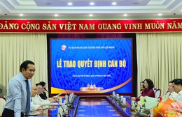 Chủ tịch UBND TP. Hồ Chí Minh trao quyết định điều động, bổ nhiệm cán bộ và cho thôi việc theo nguyện vọng