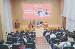 Phụ huynh và học sinh lớp 12 tham gia hội thảo định hướng tương lai tại Trường Đại học FPT TP. Hồ Chí Minh