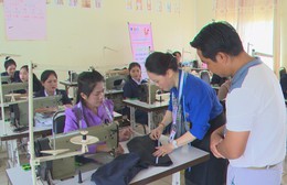Lớp học nghề kết nối thanh niên Việt Nam - Lào