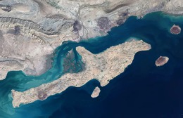 Mỹ đánh chặn tên lửa Iran, tấn công đáp trả đảo Qeshm