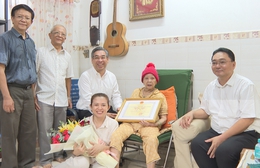 Lãnh đạo Ủy ban MTTQ Việt Nam TP. Hồ Chí Minh thăm, chúc thọ người cao tuổi tiêu biểu