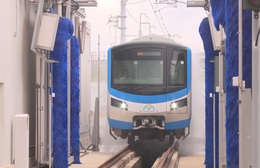 Công việc thầm lặng phía sau những đoàn tàu metro số 1 luôn sạch đẹp, an toàn
