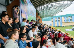 Người khiếm thị lần đầu trải nghiệm xem bóng đá trực tiếp bằng bình luận mô tả