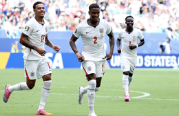 Saka lập cú hat-trick, Anh thắng Pháp trong trận cầu kịch tính có 10 bàn thắng
