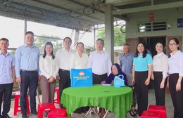 Lãnh đạo TP. Hồ Chí Minh thăm Mẹ Việt Nam Anh hùng Nguyễn Thị Chính