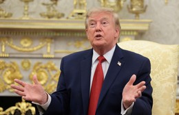 Tổng thống Trump kêu gọi Iran đầu hàng, dọa tấn công Oman