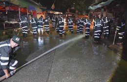 Hàng trăm chiến sĩ sau đêm khắc phục sau lũ