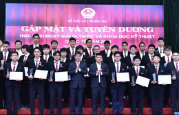 Cùng DOL English luyện thi THPT trên máy tính miễn phí
