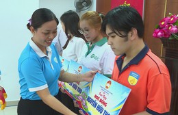Phường Tân Sơn Hòa trao học bổng cho học sinh, sinh viên vượt khó