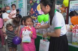 Trung Thu ấm áp đến với bệnh nhi đang điều trị tại Bệnh viện Nhi Đồng 1