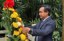 Đoàn đại biểu TP. Hồ Chí Minh viếng mộ liệt sĩ Phạm Hồng Thái tại Quảng Châu, Trung Quốc