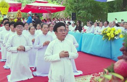 Tín đồ Cao Đài TP. Hồ Chí Minh cầu siêu anh hùng liệt sĩ tại Công viên Lê Thị Riêng