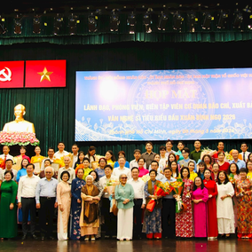 Phóng viên, biên tập viên, văn nghệ sĩ tiêu biểu gặp gỡ lãnh đạo TP đầu năm Bính Ngọ 2026