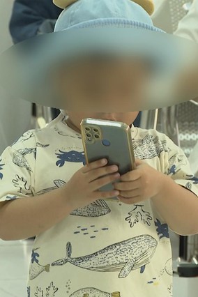 Nhiều trẻ gặp vấn đề tâm lý do lạm dụng điện thoại thông minh