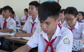 Khải Minh sống nhờ 10 năm, mong sớm thành tài để chữa bệnh cho mẹ