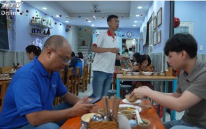 Người chung quanh ta - Tập 11: Quán cơm "nuôi" lớn ước mơ của sinh viên nghèo