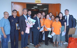 Trao quà hỗ trợ cho nạn nhân chất độc da cam