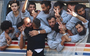 Hamas đẩy nhanh việc trao trả thi thể con tin sau khi Israel cắt xe hàng cứu trợ vào Gaza