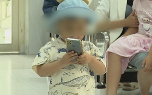 Nhiều trẻ gặp vấn đề tâm lý do lạm dụng điện thoại thông minh