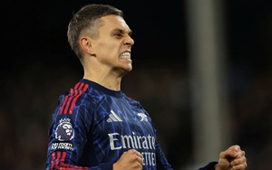 Arsenal lại thắng bằng phạt góc, giữ vững ngôi đầu Premier League