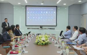 Chủ tịch UBND TP. Hồ Chí Minh thăm nhà máy Intel Products Việt Nam