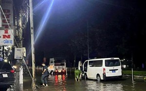 Nghi rò rỉ điện lúc triều cường lên cao, điện giật khiến 2 trẻ em tử vong