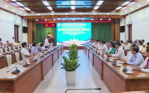 TP. Hồ Chí Minh: Trao quyết định nghỉ hưu, điều động và bổ nhiệm 12 cán bộ