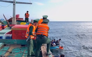 Kịp thời cứu 8 thuyền viên bị nạn trên vùng biển Côn Đảo