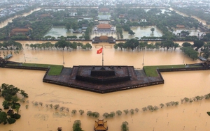 Miền Trung còn mưa lớn phức tạp: Thủ tướng chỉ đạo tiếp tục triển khai đồng bộ giải pháp ứng phó, sớm ổn định đời sống Nhân dân