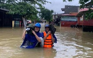 VNPT kết nối những cuộc gọi bình an trong mưa lũ