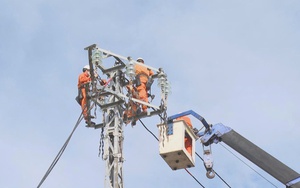 Công ty Điện lực Gia Lai nỗ lực khôi phục lưới điện sau bão số 13