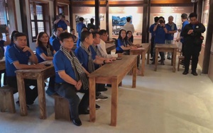 Hành trình “Hướng về cội nguồn cách mạng” của đoàn cán bộ Tuyên giáo - Dân vận, Báo chí - Xuất bản TP. Hồ Chí Minh