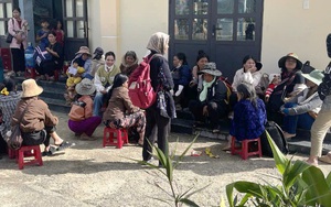 Sạt lở núi đá chảy như thác ở Đà Nẵng: Di dời khẩn cấp hàng chục hộ dân