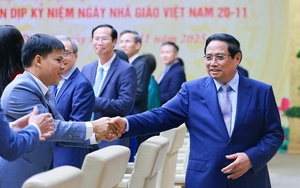 Bảo đảm giáo viên được thụ hưởng mức lương tương xứng với công sức