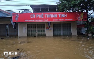 Chưa đầy 1 tháng, người dân Huế chạy lụt lần thứ 4