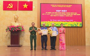 Phường Đức Nhuận trao Huy hiệu Đảng đợt 7/11/2025 và ra mắt Câu lạc bộ Võ thuật Ban Chỉ huy Quân sự