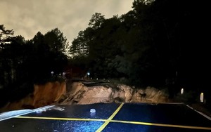 Đèo Mimosa sạt lở nặng, giao thông bị phong tỏa hoàn toàn