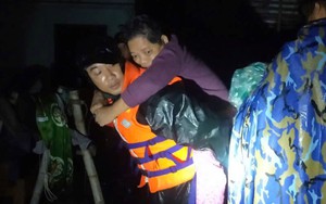 Hơn 300 cán bộ, chiến sĩ Hải quân cơ động giúp nhân dân trong đêm