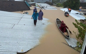 Lũ trên 2 sông ở Đắk Lắk và Khánh Hòa vượt lịch sử 1993 và 1986, bao giờ miền Trung mới giảm mưa?