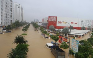 Hình ảnh thắt lòng ở Nha Trang: Hàng nghìn ô tô chìm trong nước lũ