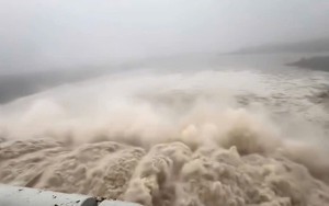 Diễn biến xả lũ mới nhất tại Thủy điện sông Ba Hạ