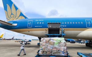 Vietnam Airlines tiếp tục vận chuyển miễn phí hàng hóa hỗ trợ đồng bào vùng lũ miền Trung