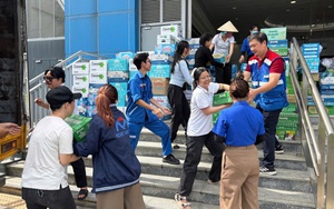 Toàn tuyến Metro số 1 chuyển hàng cứu trợ người dân vùng lũ