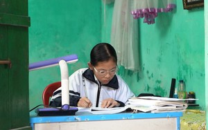 Ánh Tuyết: Cô bé lớp 7 nghị lực và người mẹ một mắt - Mái ấm gia đình Việt