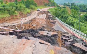 Đường đèo Khánh Lê sạt lở nghiêm trọng, nhiều điểm phải nổ mìn khắc phục