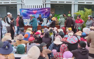 Khánh Hòa: Người dân vùng lũ tích cực vượt qua khó khăn