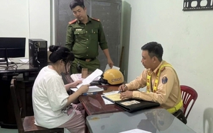 TP. Hồ Chí Minh: Tước bằng lái 23 tháng với cô gái buông hai tay khi lái xe