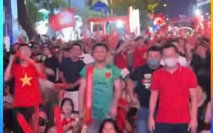 Cổ động viên vỡ òa cảm xúc sau trận chung kết bóng đá nam SEA Games 33